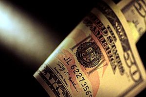 Dollar Drops as Report Casts Doubts on Trade Deal