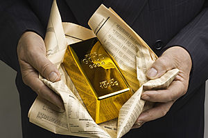 Gold Falls 1% on U.S. Jobs Data, Dollar Recovery